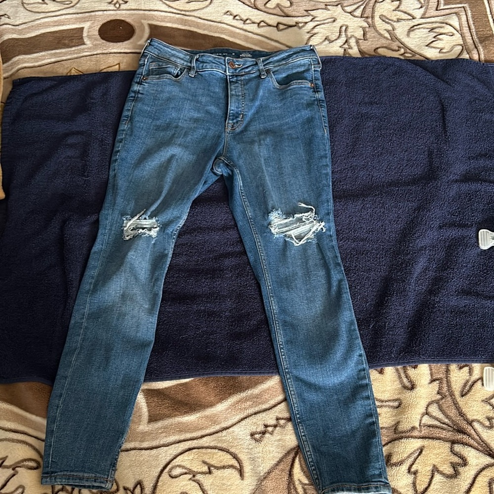 High rise ripped skinny jeans